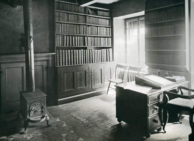 Notman_interior of Mr. Cherrier's law office, Montréal, 1885_pl59