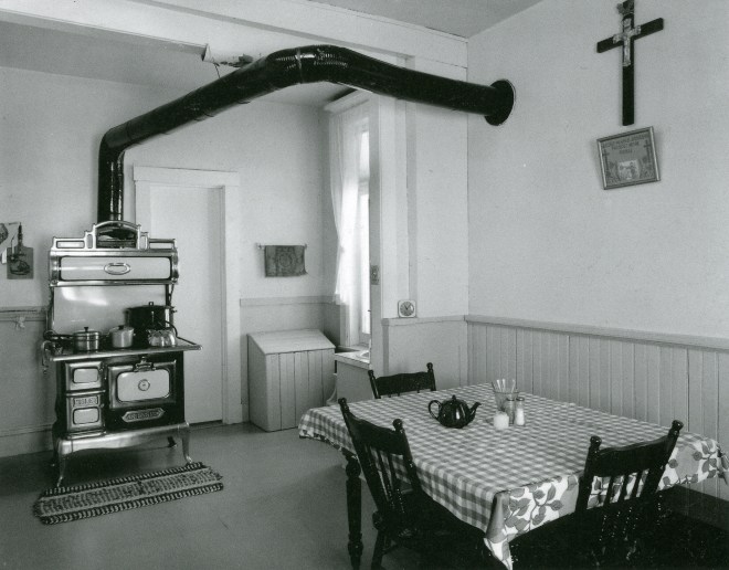 Szilasi_Cuisine chez les Houdes, Lotbinière, 1977_p71