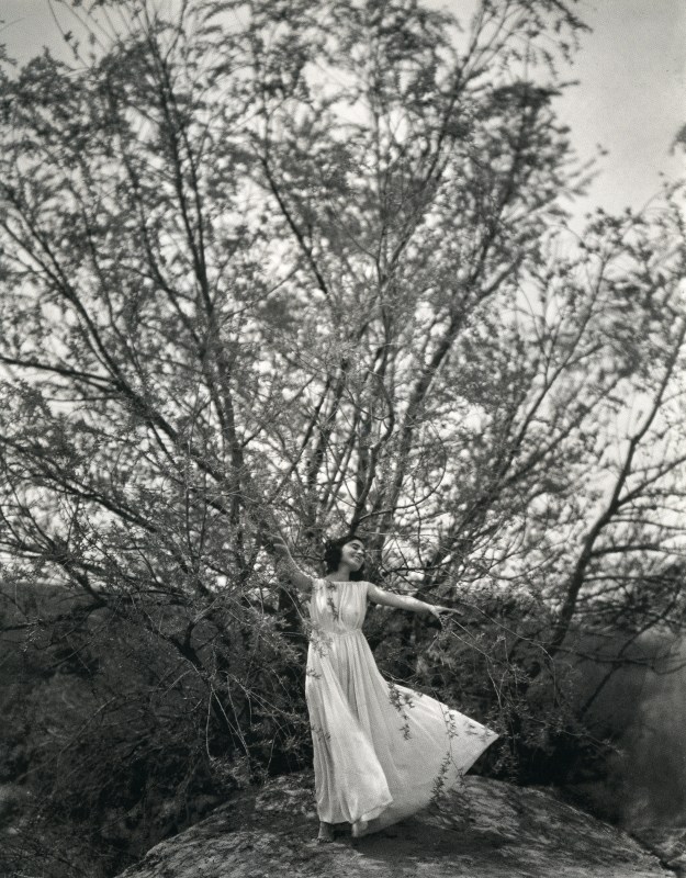 Karsh_Solange dansant sous les arbre, 1938_p11