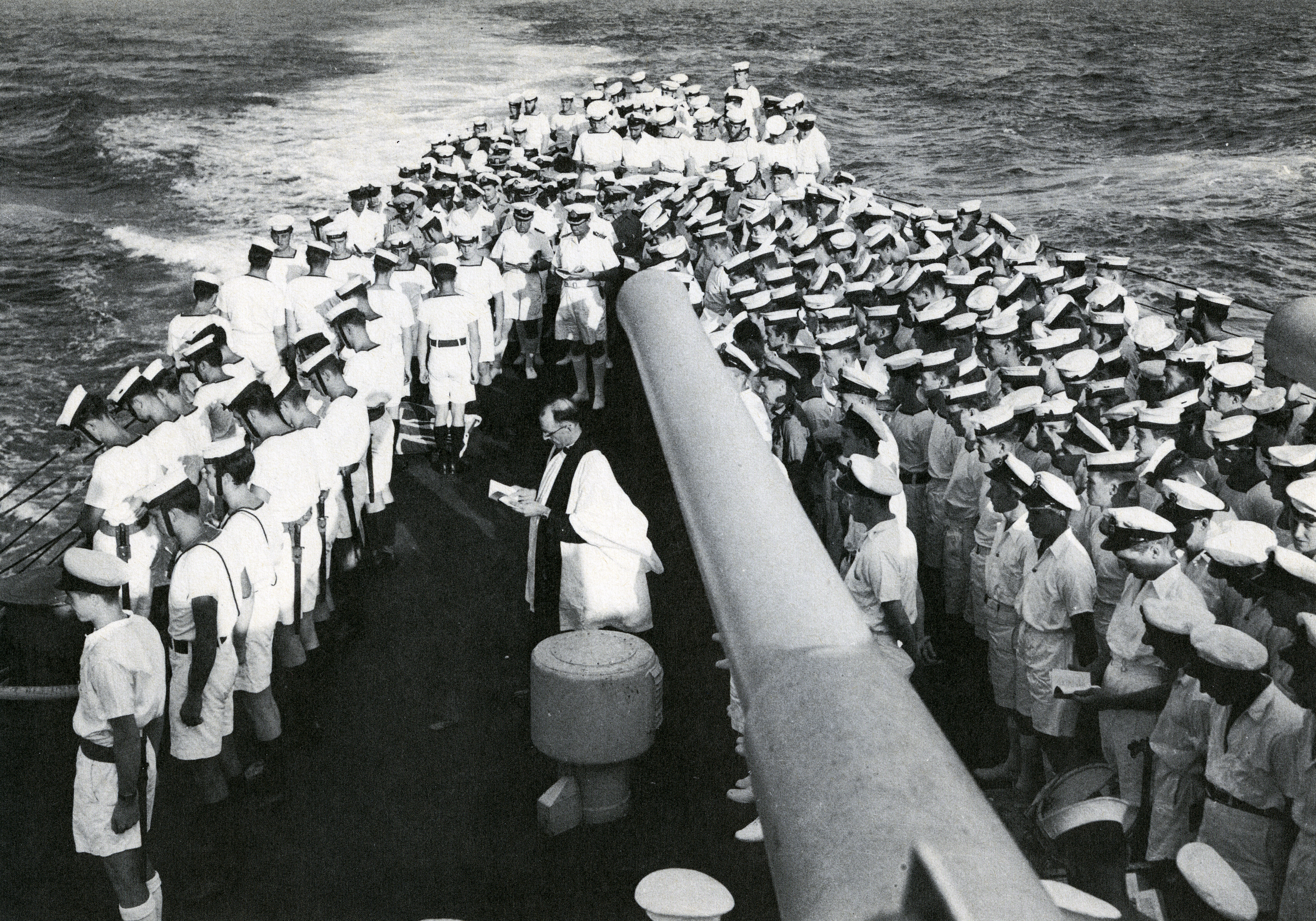 gerald milne moses_sépulture en mer, HCMS Uganda, 4 avril 1945