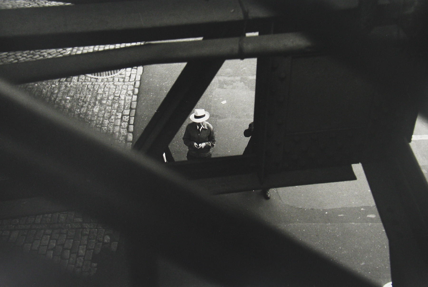 saul leiter_From the el_c1955