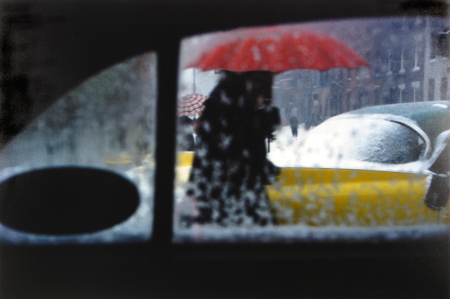 saul leiter_red umbrella, c1955