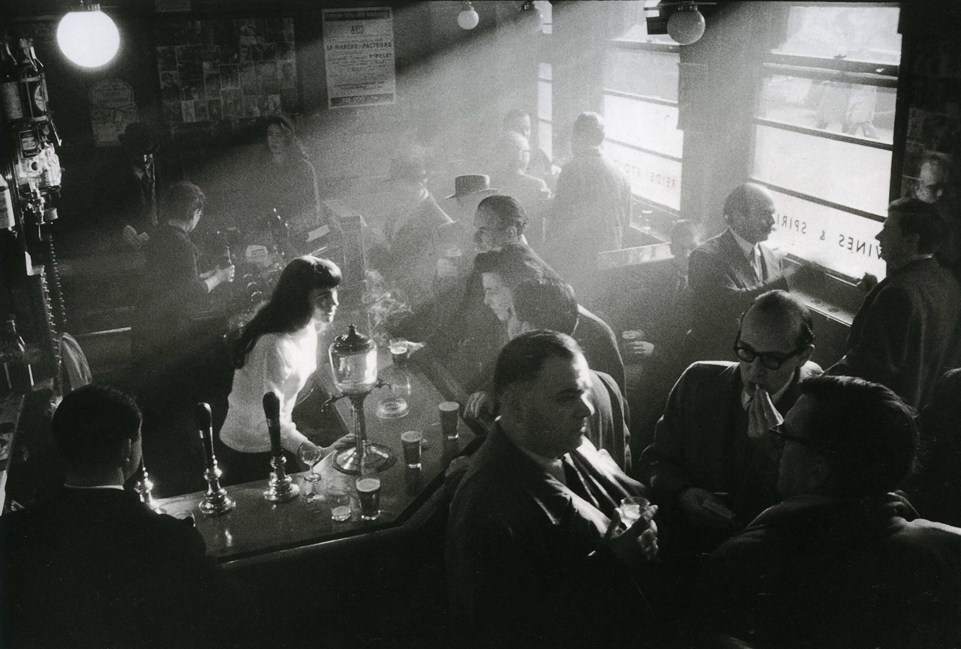 Ronis_Pub à Soho, Londres, 1955_p155