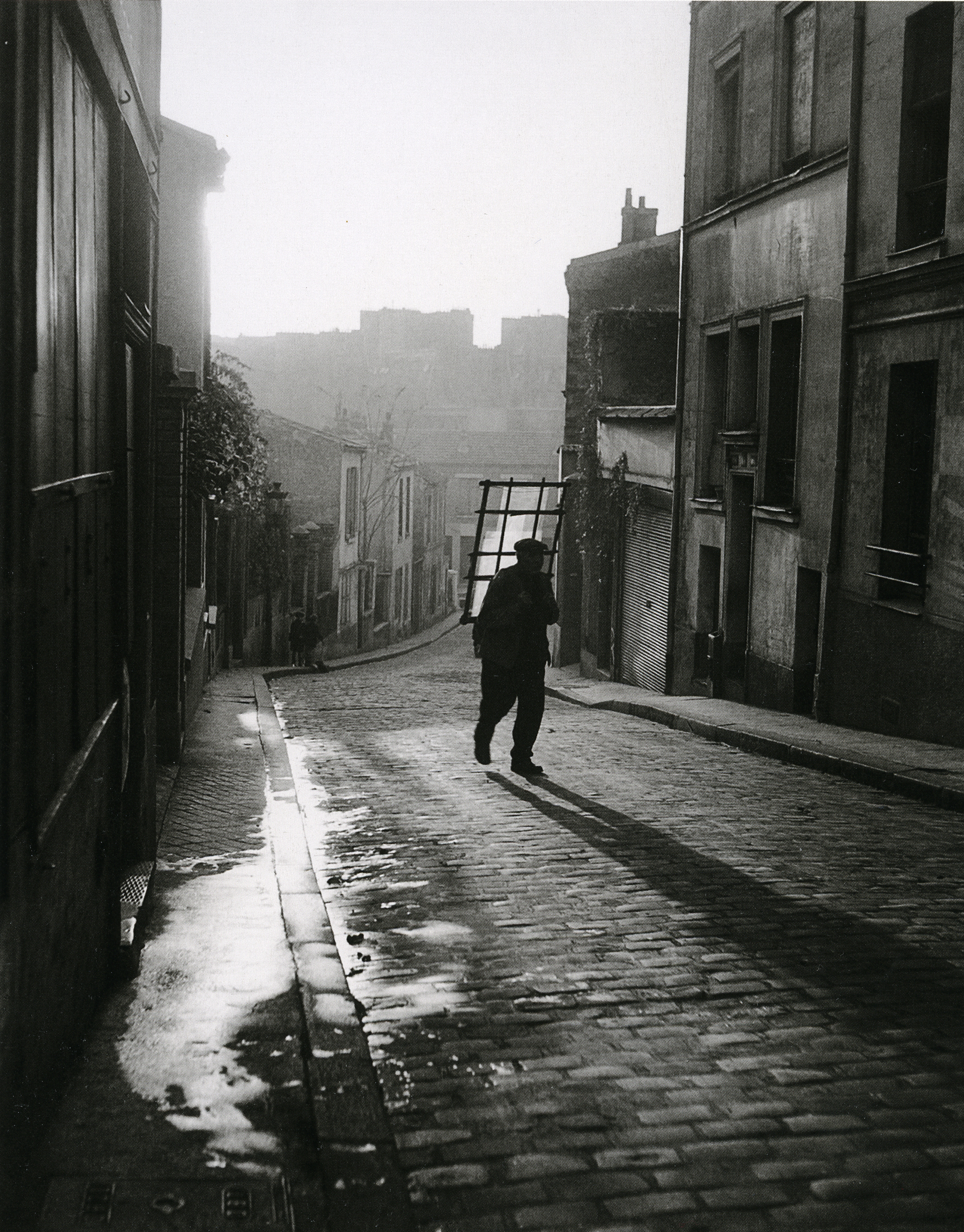 Ronis_Vitrier à Ménilmontant, Paris, 1948_p52
