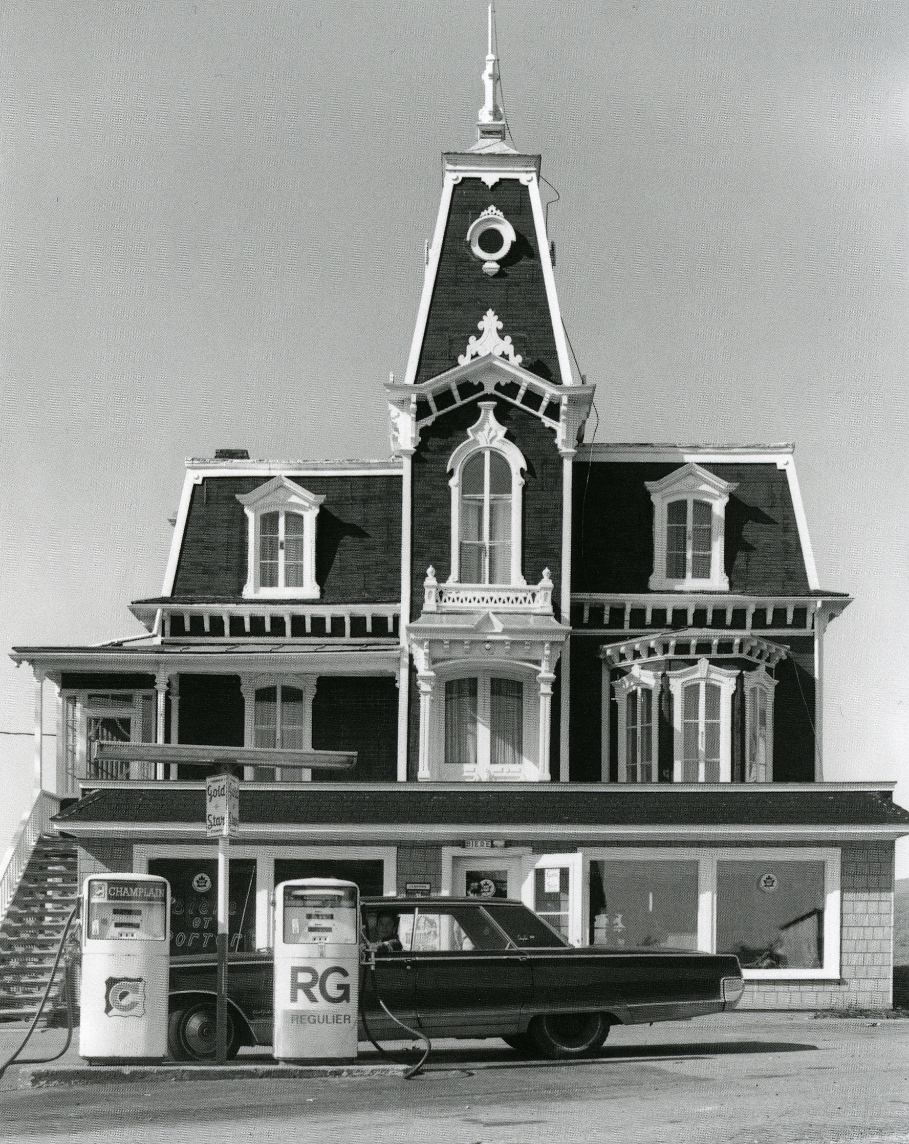 Szilasi_Poste d'essence, Les Éboulements_p23