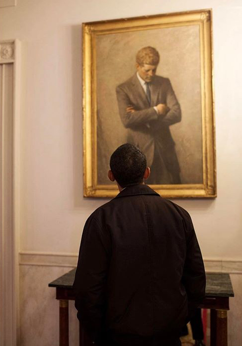 pete souza_obama looking jfk portrait_2009-01-24