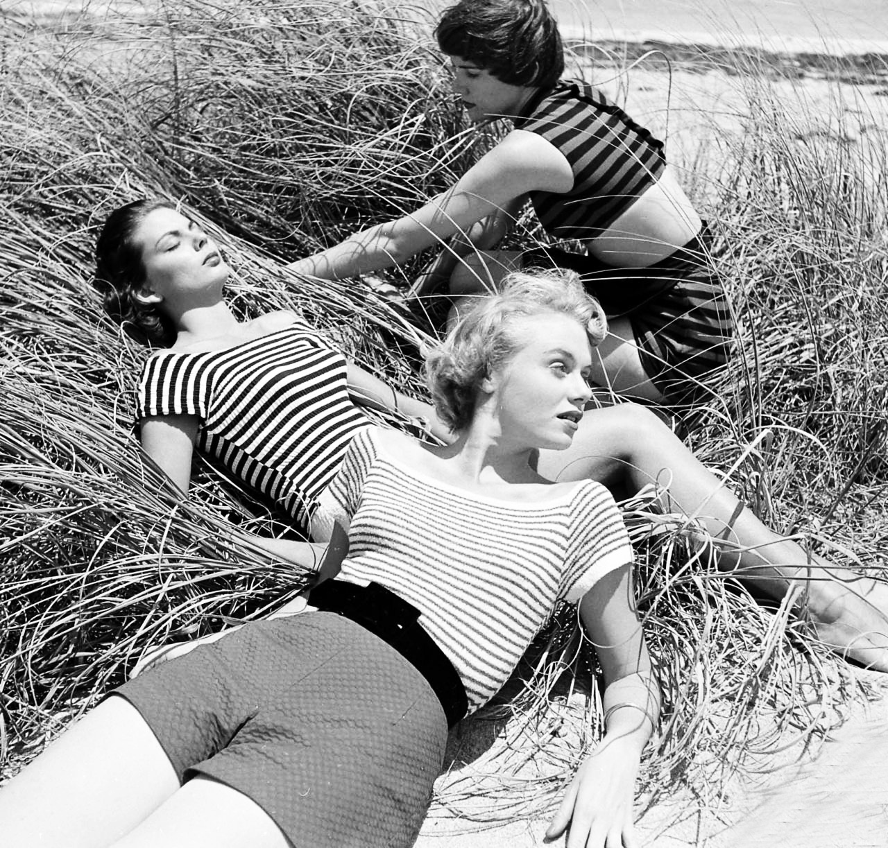 nina leen_beach fashion