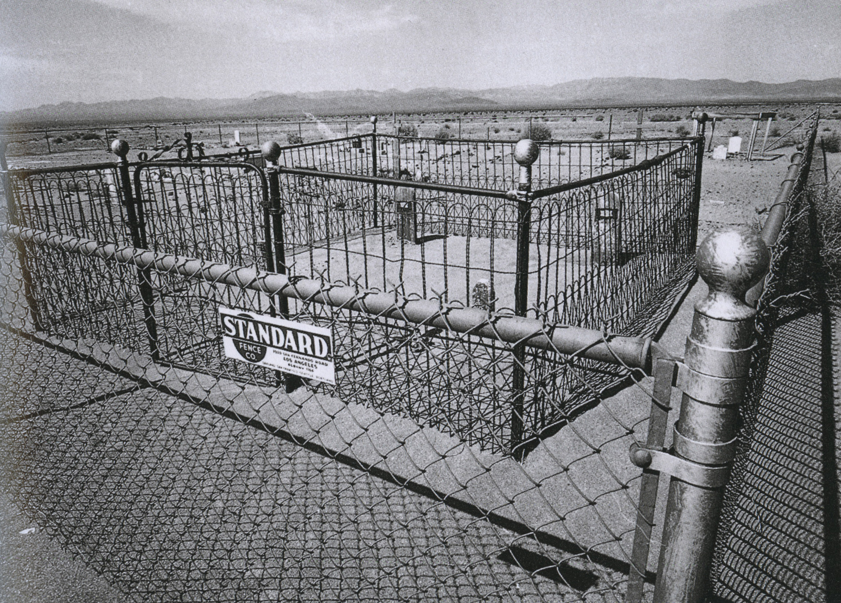 ettore sottsass_cimetière_nevada, états-unis, 1977_p43