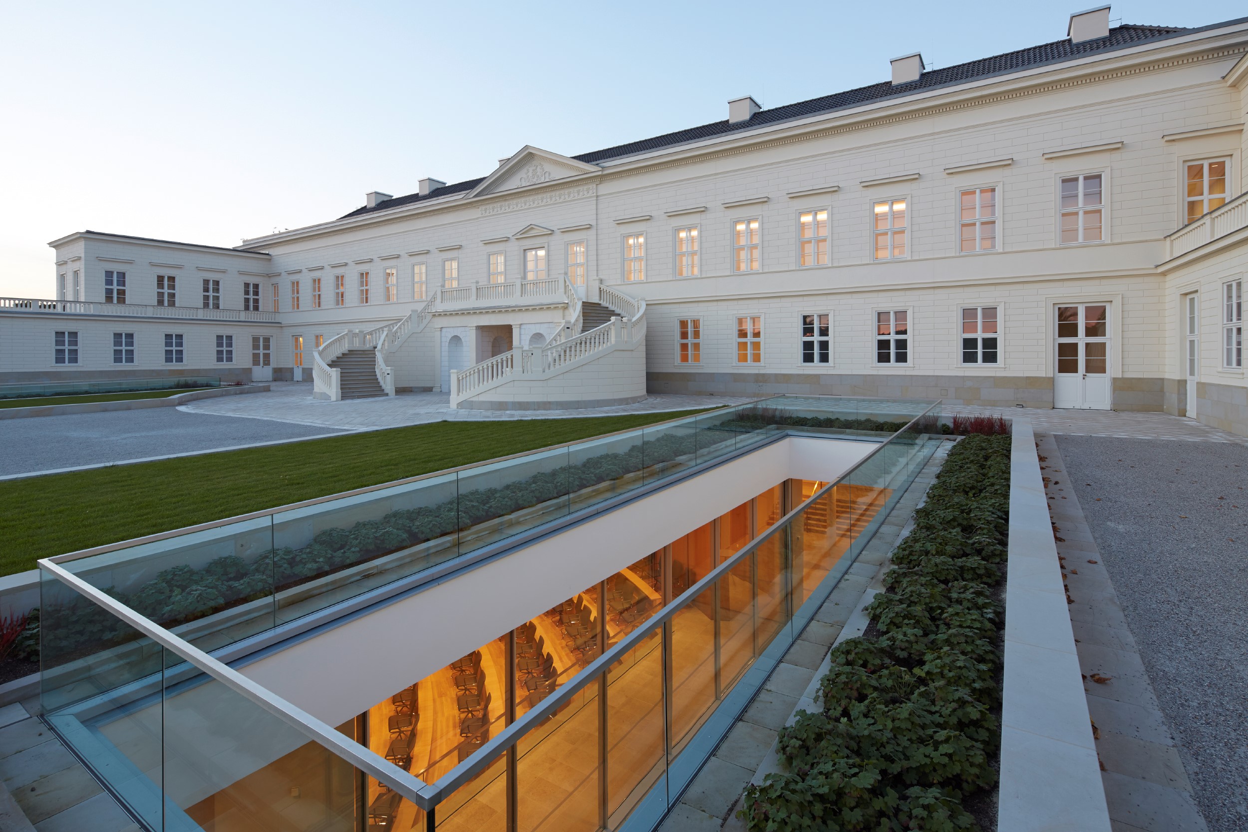 Eberhard Frank_new schloss Herrehausen_courtyard