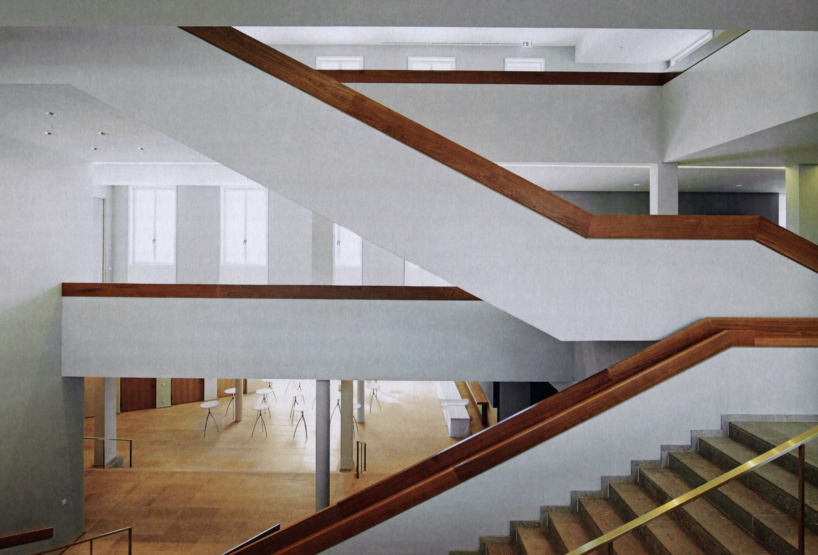 Jastrzembski Kotulla Architekten_new scloss herrenhausen_stair_side