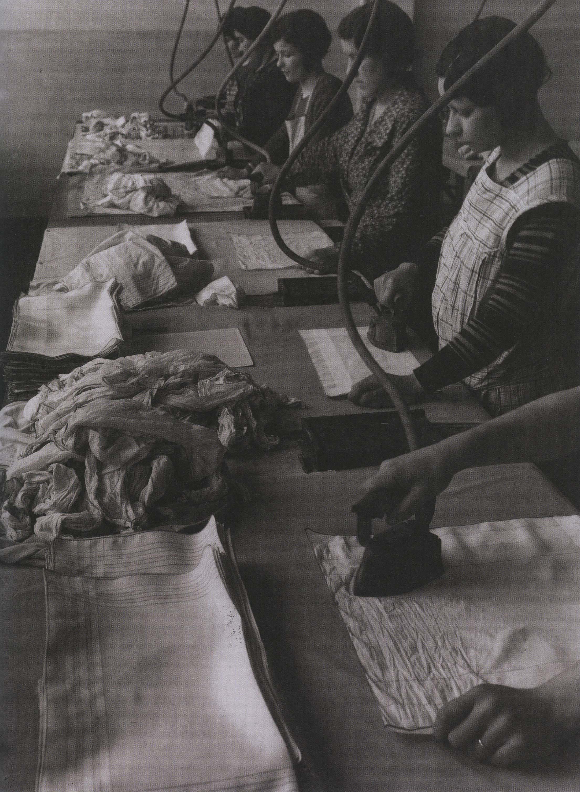 kollar_repassage des mouchoirs à la main, entr. g et fern herbin, cambrai, 1931_p120_R
