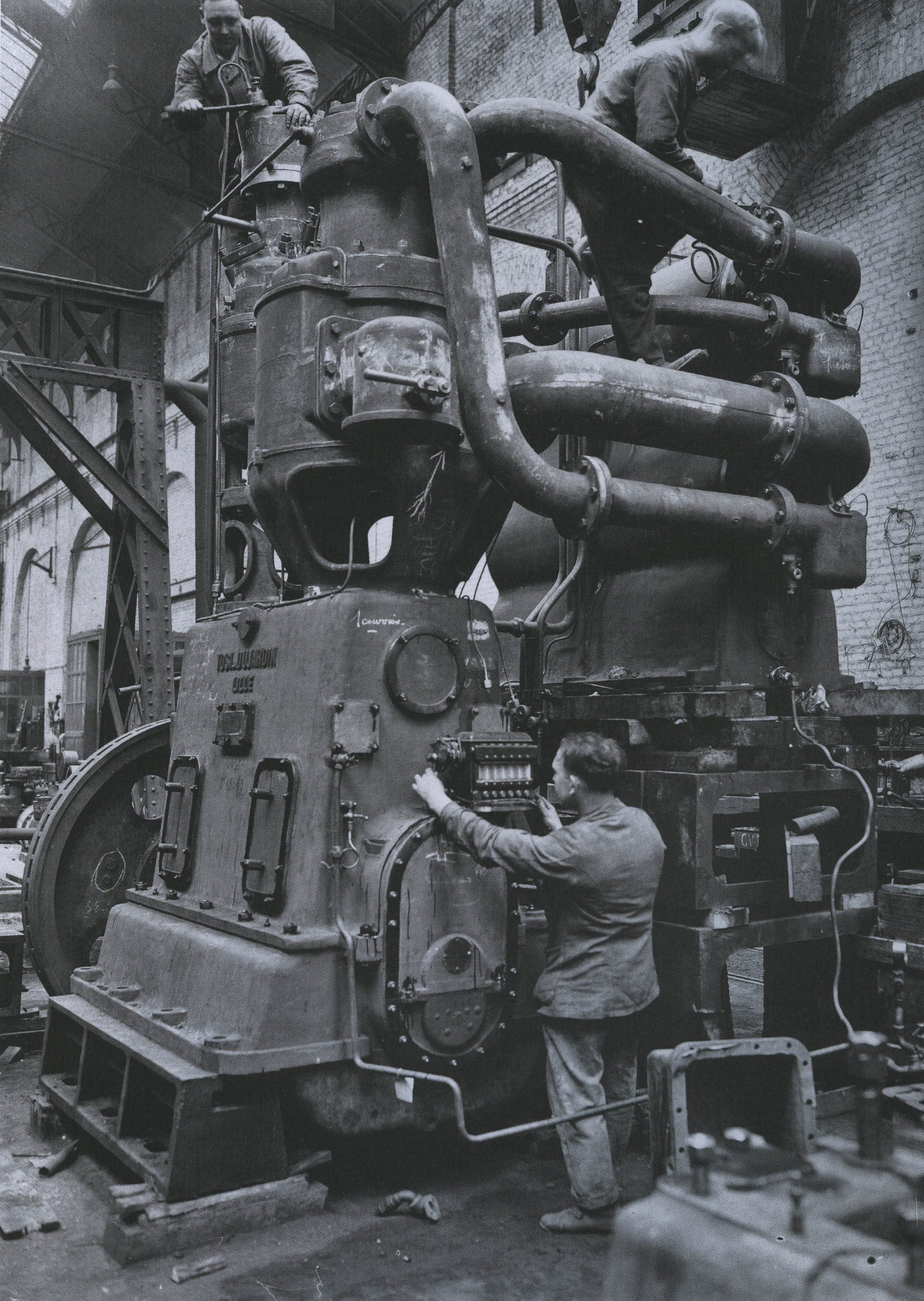 kollar_métiers du fer, montage d'un compresseur, société tosi-dujardin, lille, 1931-34_p101